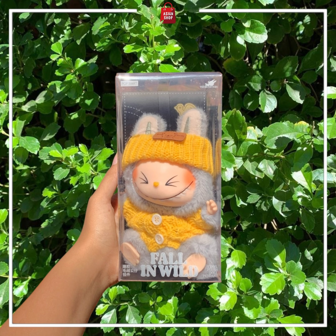 Labubu mignon avec habits